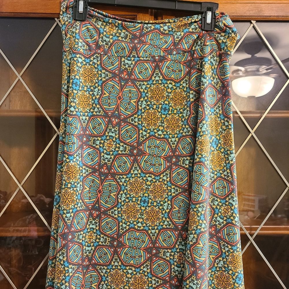 Lularoe Azure skirt - NWOT - size 2XL -  fun geometric print